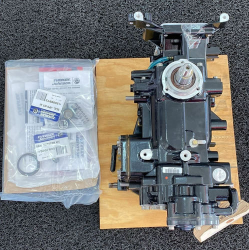 Cabeça De Força Fechada Com Kit Instalação Evinrude 25/30